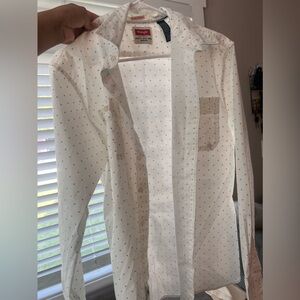 Men’s dress shirt in good condition